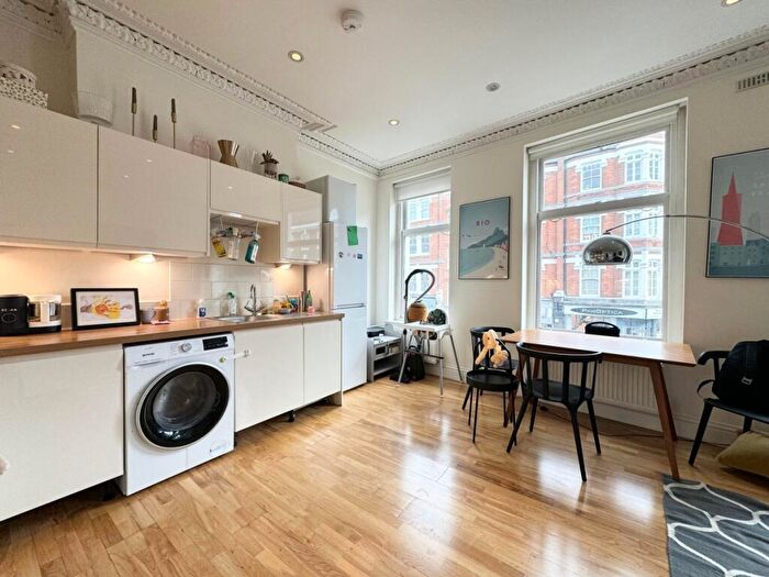 2 Bedroom Apartment To Rent In Avenue Mews, Muswell Hill, N10