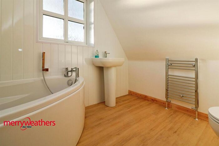 2 Bedroom Cottage For Sale In Woodall Lane, Harthill, Sheffield, S26