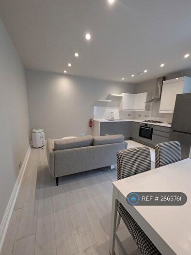 2 Bedroom Flat To Rent In Kingsland Road, London, E2