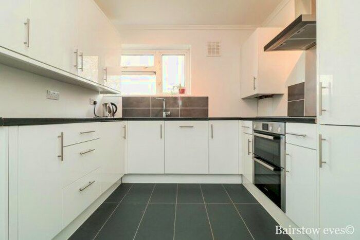 3 Bedroom Flat To Rent In Croft Lodge Close, Woodford Green, IG8