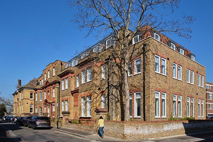 1 Bedroom Flat For Sale In Richmond Square, Kew Foot Road, Richmond, TW9