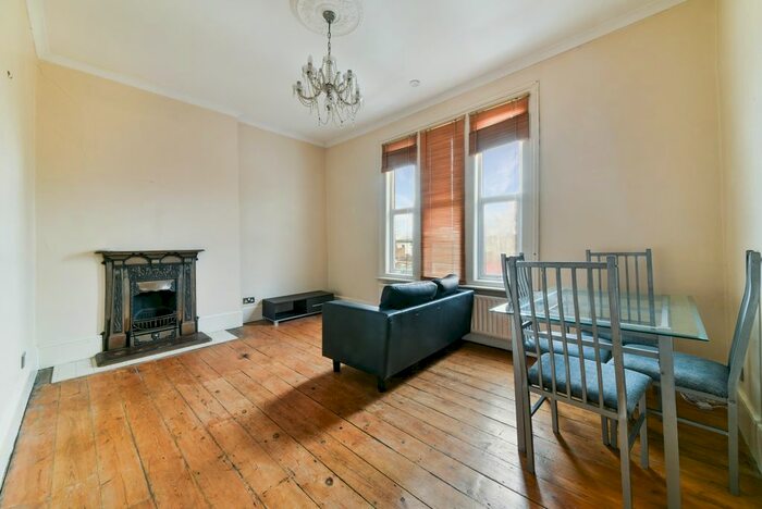 2 Bedroom Flat To Rent In Bedford Hill, Balham, SW12