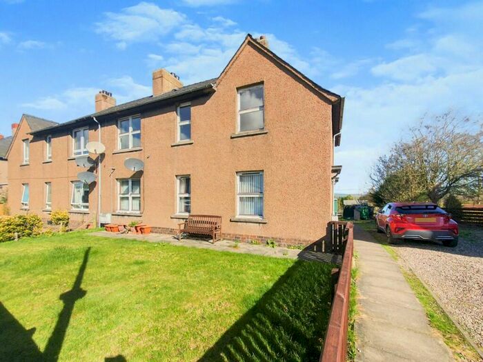 3 Bedroom Flat To Rent In Lomond Crescent, KY15