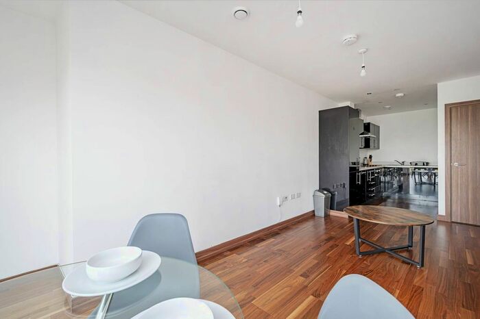 1 Bedroom Flat To Rent In High Street, Stratford, London, E15