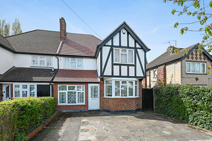 4 Bedroom Semi Detached House For Sale In Boxtree Road, Harrow, HA3