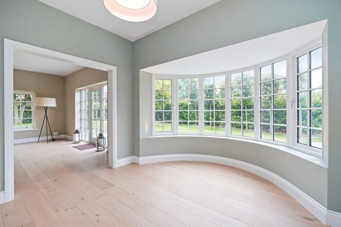 3 Bedroom Detached House To Rent In Old Avenue, Weybridge, KT13