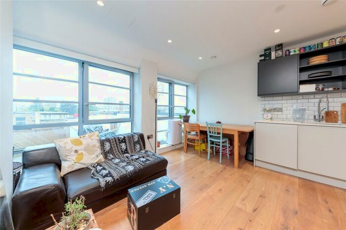 Flat To Rent In Catcher Building, London, SE15