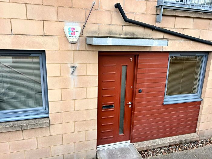 3 Bedroom Flat To Rent In East Pilton Farm Rigg, Edinburgh, EH5