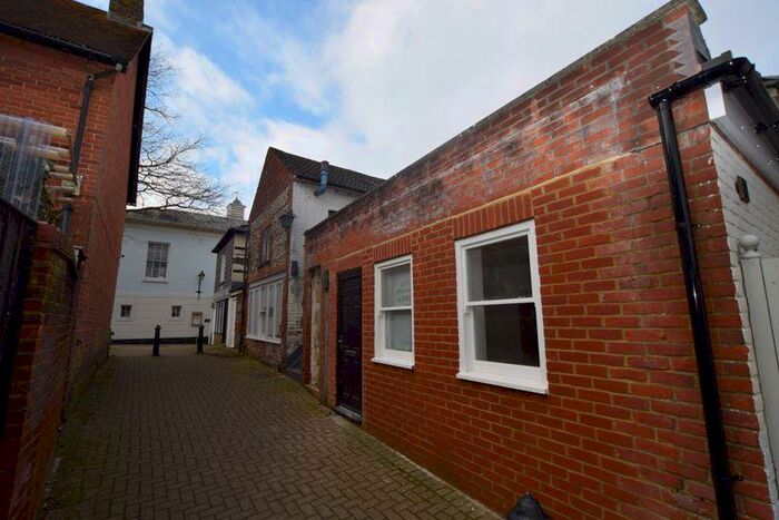 2 Bedroom Apartment To Rent In Alton, Hampshire, GU34