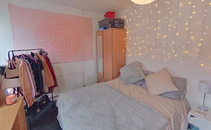 5 Bedroom House To Rent In Hessle View, Leeds, LS6