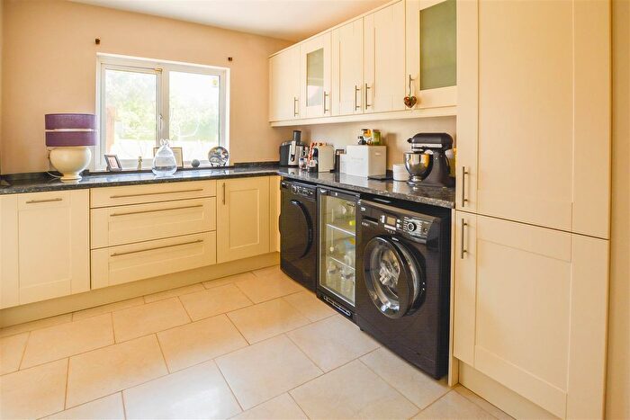4 Bedroom Detached House For Sale In Lower Dunton Road, Bulphan, Upminster, RM14