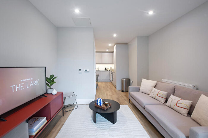 2 Bedroom Apartment To Rent In Moat Street, London, SW11