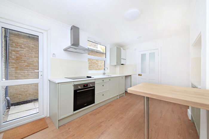 1 Bedroom Flat To Rent In Bramfield Road, Battersea, SW11