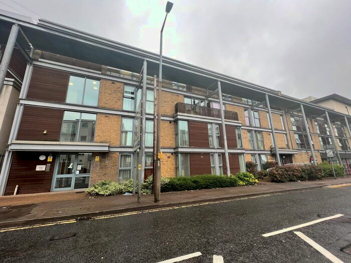 1 Bedroom Flat To Rent In Whippendell Road, Watford, WD18