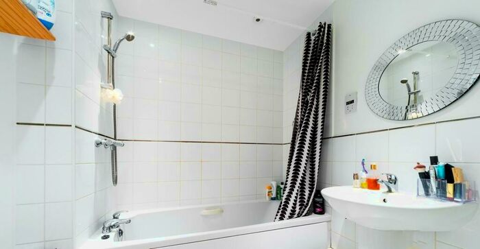 1 Bedroom Flat For Sale In Bath Road, Slough, SL1