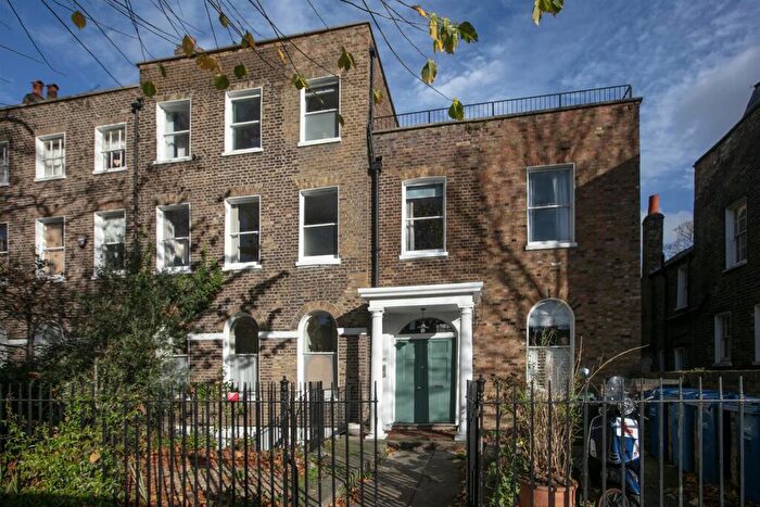 2 Bedroom Flat For Sale In Camberwell Grove, Camberwell, SE5