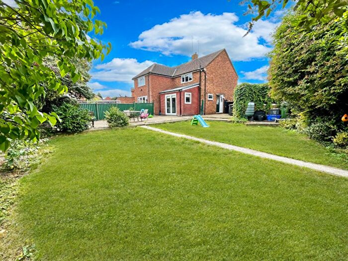 2 Bedroom Semi-Detached House For Sale In Oakwood Drive, Luton, Bedfordshire, LU3