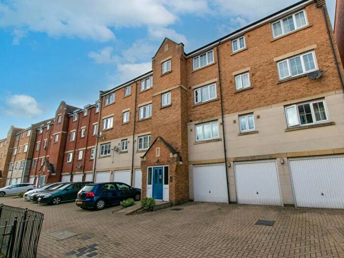 2 Bedroom Apartment For Sale In Bramley Court, Luton Road, Dunstable, LU5