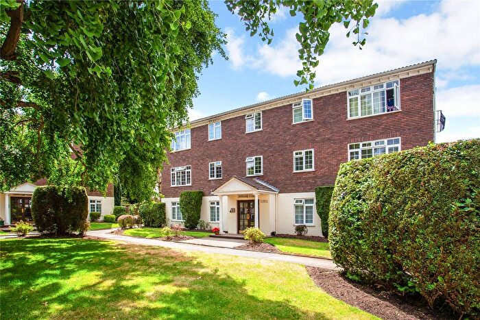 1 Bedroom Flat To Rent In Hillcrest, Weybridge, Surrey, KT13