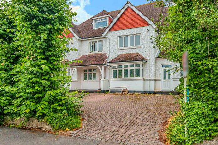 2 Bedroom Flat To Rent In Russell Hill, Purley, CR8