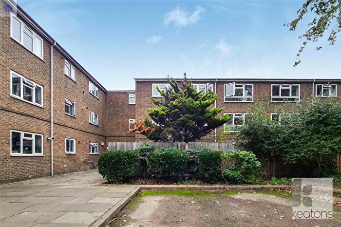 2 Bedroom Flat To Rent In Brierly Gardens, Bethnal Green, London, E2