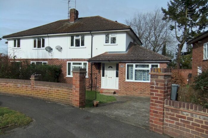 4 Bedroom Semi-Detached House To Rent In Waybrook Crescent, Reading, RG1