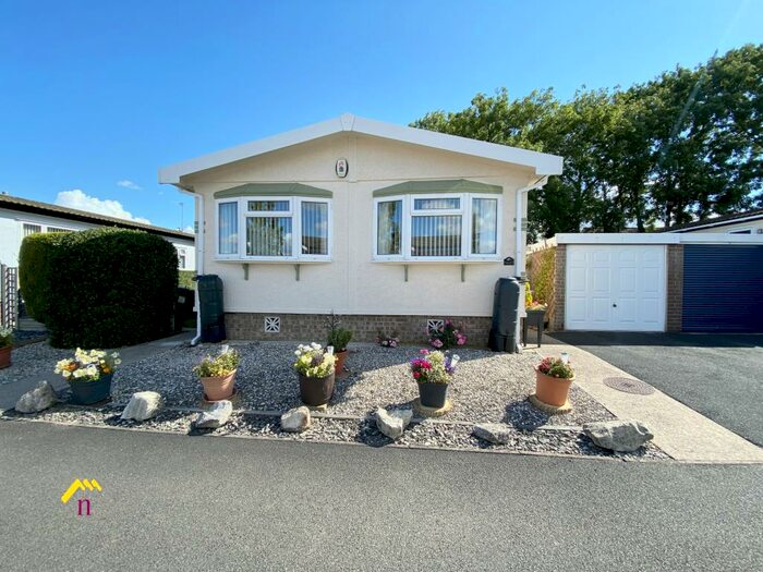 Houses for sale & to rent in DN8 4AB, Fieldside, Thorne & Moorends