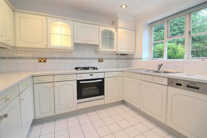 3 Bedroom Town House To Rent In De Tany Court, St.Albans, AL1