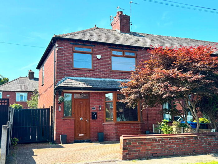 3 Bedroom Semi-Detached House For Sale In Ashworth Street, Hopwood, OL10