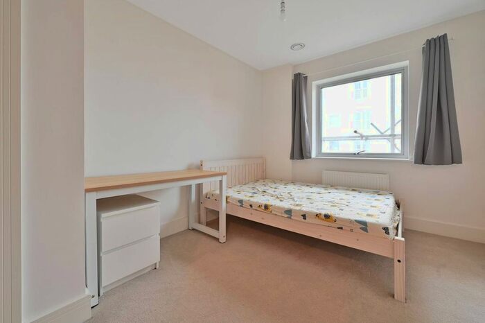 2 Bedroom Flat To Rent In Station View, Guildford, GU1