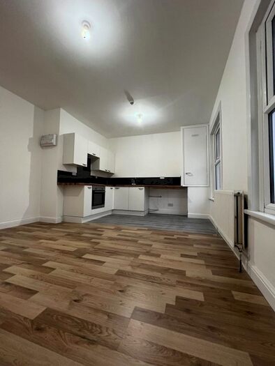 1 Bedroom Flat To Rent In High Road Leytonstone, London, E11