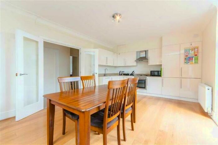 4 Bedroom Flat To Rent In Meadway Court, Meadway, Hampstead Garden Suburb, NW11