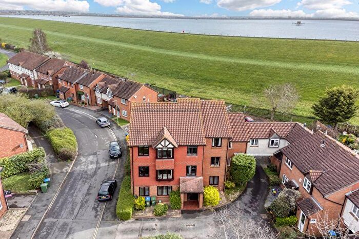 2 Bedroom Flat For Sale In Shaw Drive, Walton-On-Thames, KT12