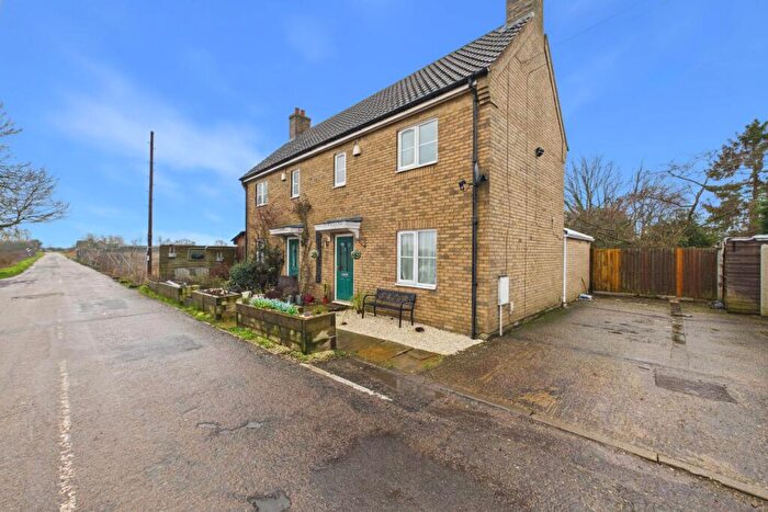 3 Bedroom Semi-Detached House For Sale In Pingle Bank, Holme, Peterborough, Cambridgeshire, PE7