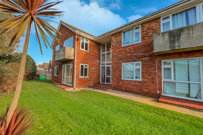 1 Bedroom Flat To Rent In Bedroom Ground Floor Flat In Selsey, PO20