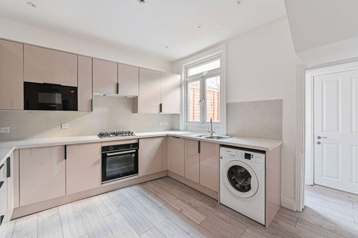3 Bedroom Property To Rent In Hambro Road, Streatham Common, London, SW16