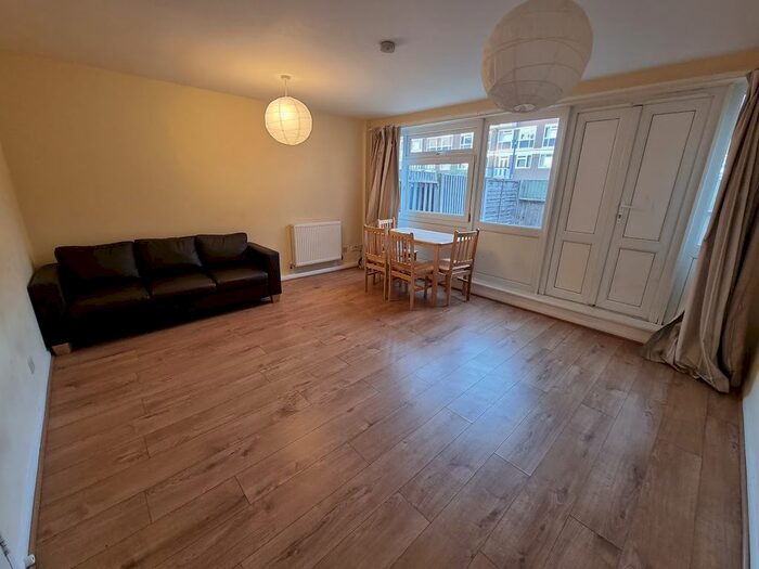 3 Bedroom Flat To Rent In Whitton Walk, London, E3