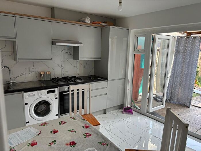 2 Bedroom Flat To Rent In Mansfield Road, Ilford, IG1