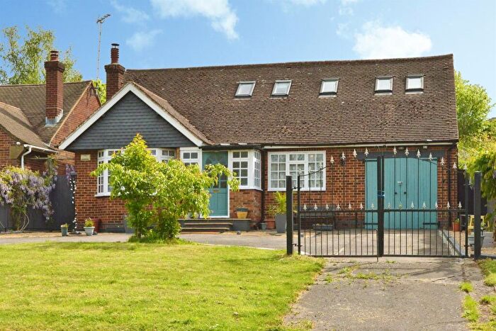 5 Bedroom Detached House For Sale In Bradwell Road, Loughton, Milton Keynes, MK5