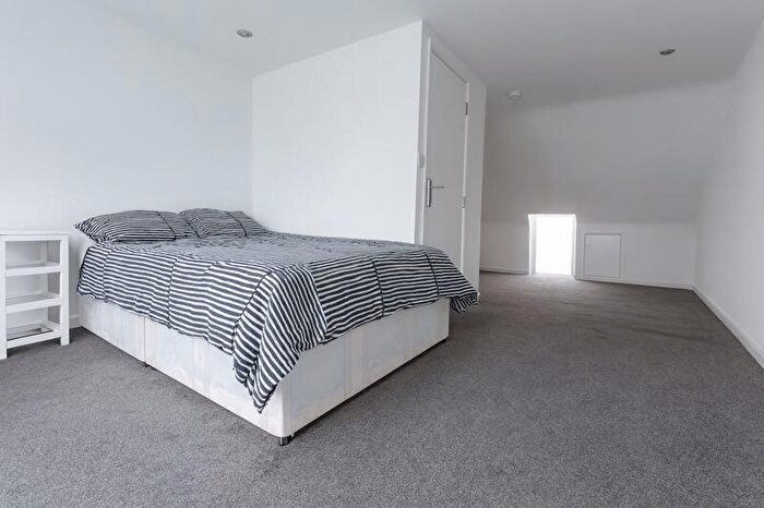 5 Bedroom House To Rent In X Bedroom House With Hmo Licence - Wood Green, N22
