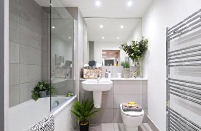 1 Bedroom Flat For Sale In Ducie Street, Manchester, M1