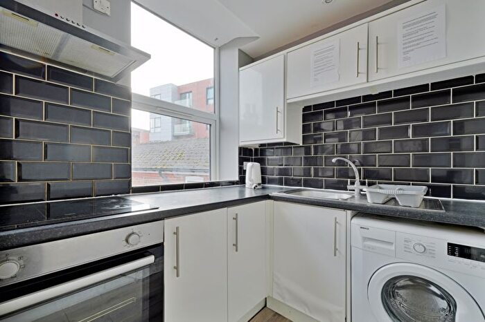 2 Bedroom Flat To Rent In Flat B, Furnace Hill, Sheffield, S3