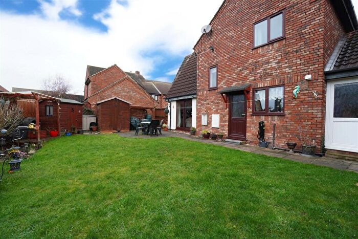 4 Bedroom Link Detached House For Sale In Weighton Court, Howden, DN14