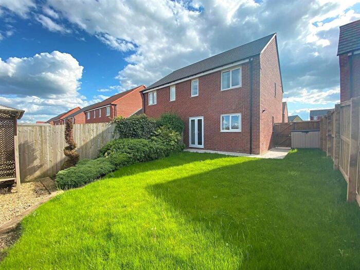 3 Bedroom House To Rent In Lawson Road, Bolsover, Chesterfield, S44