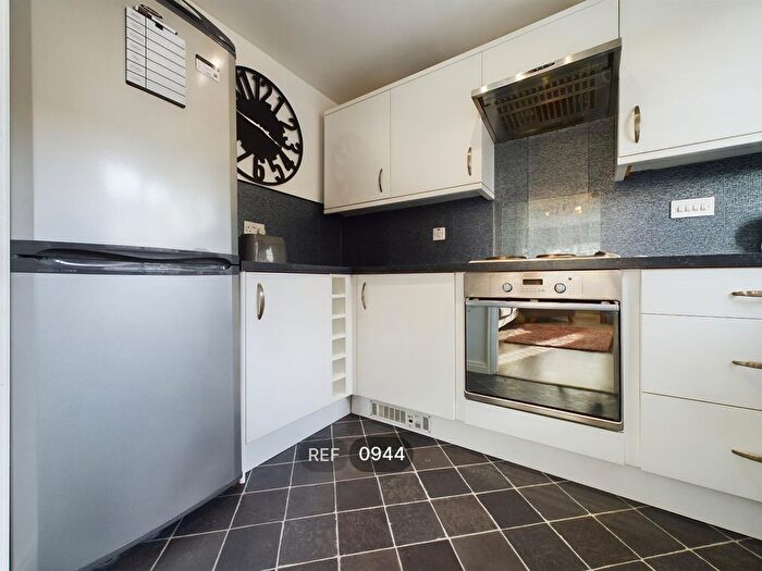 2 Bedroom Flat To Rent In Chandlers Court, Victoria Dock, HU9