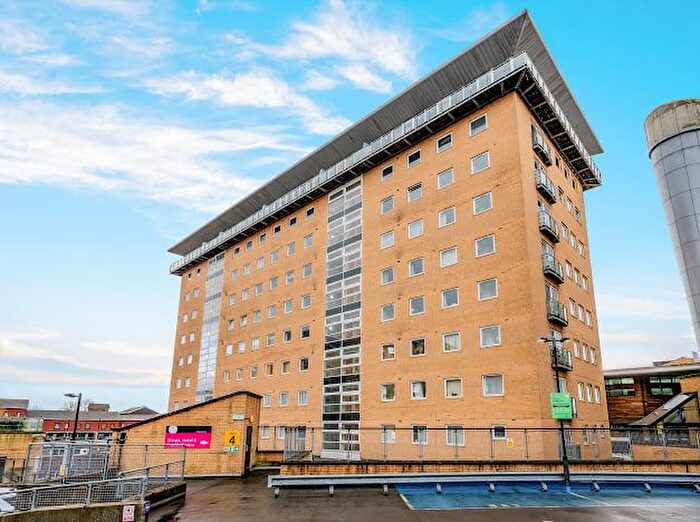 2 Bedroom Flat To Rent In Hamlyn House, High Street, Feltham, TW13