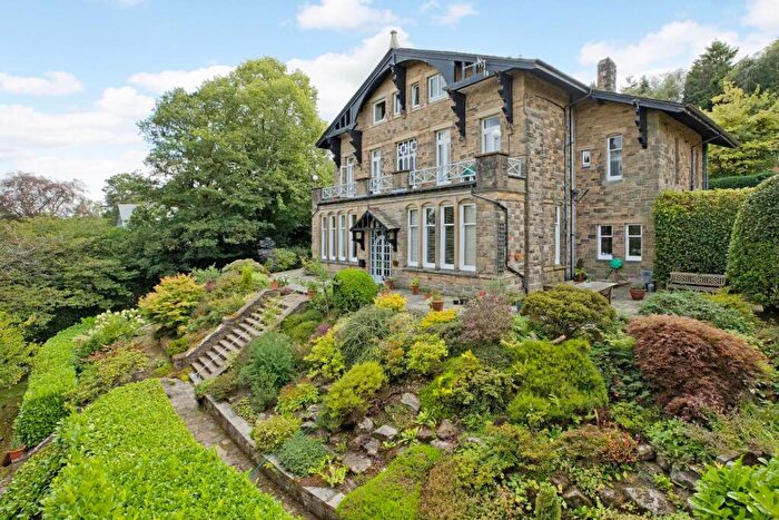 3 Bedroom Flat For Sale In Fairmount, Queens Drive Lane, Ilkley, LS29
