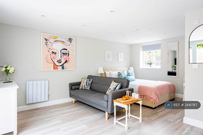 Studio To Rent In Lansdown, Bath, BA1 - Photo 2