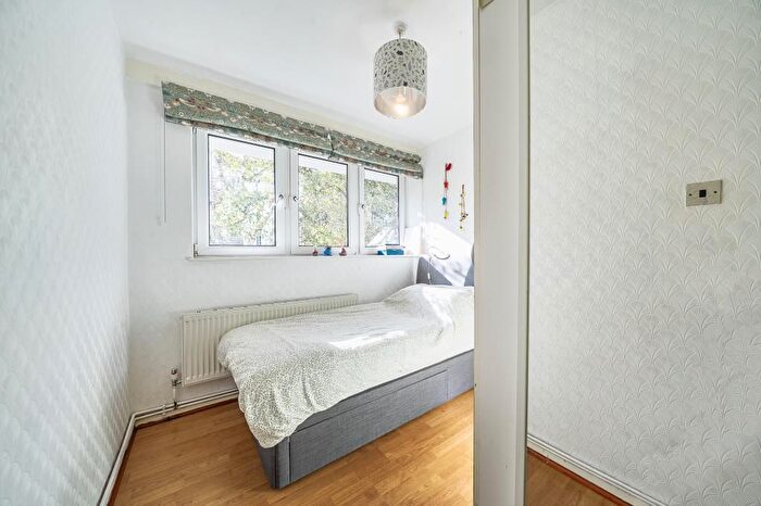3 Bedroom Flat For Sale In Portobello Road, London, W10