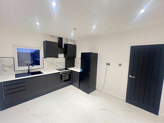 1 Bedroom Flat To Rent In Palmerston Crescent, London, N13